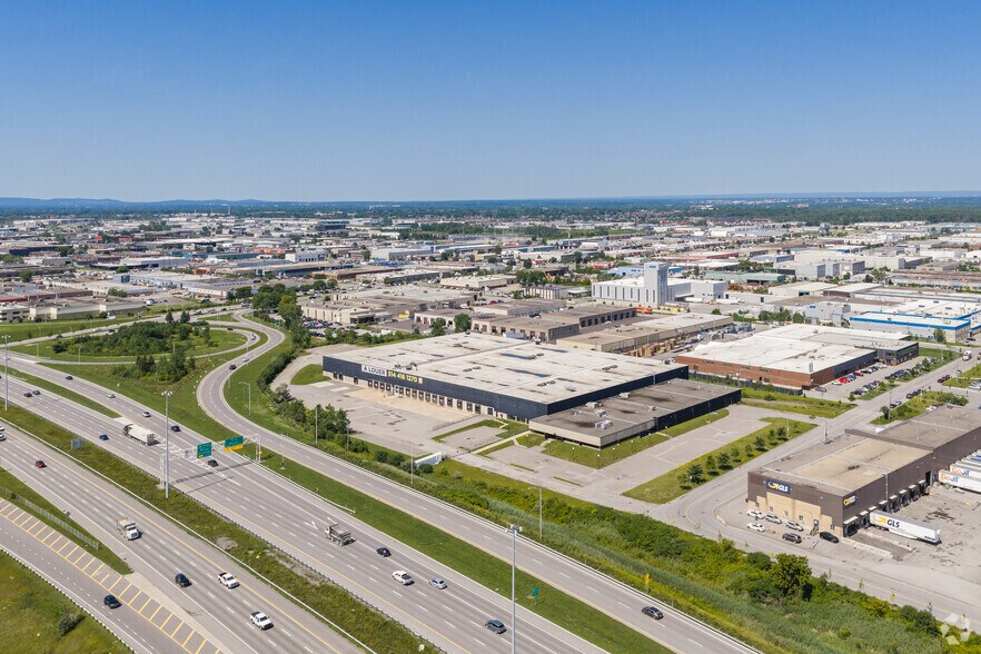 More Photos Of 2750 Av Francis-Hughes, Laval Warehouse For Lease