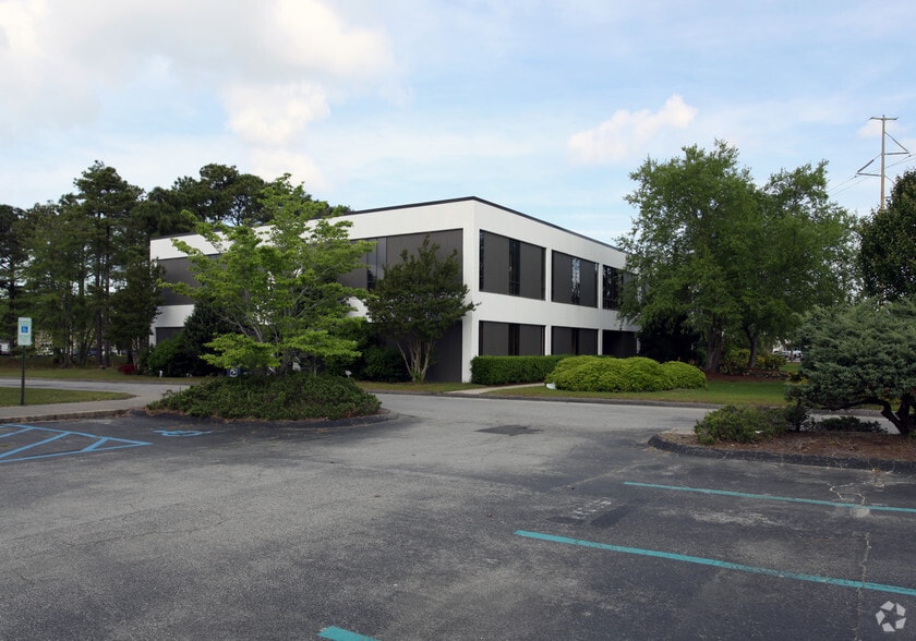 More Photos Of 5041 New Centre Dr, Wilmington Office For Lease