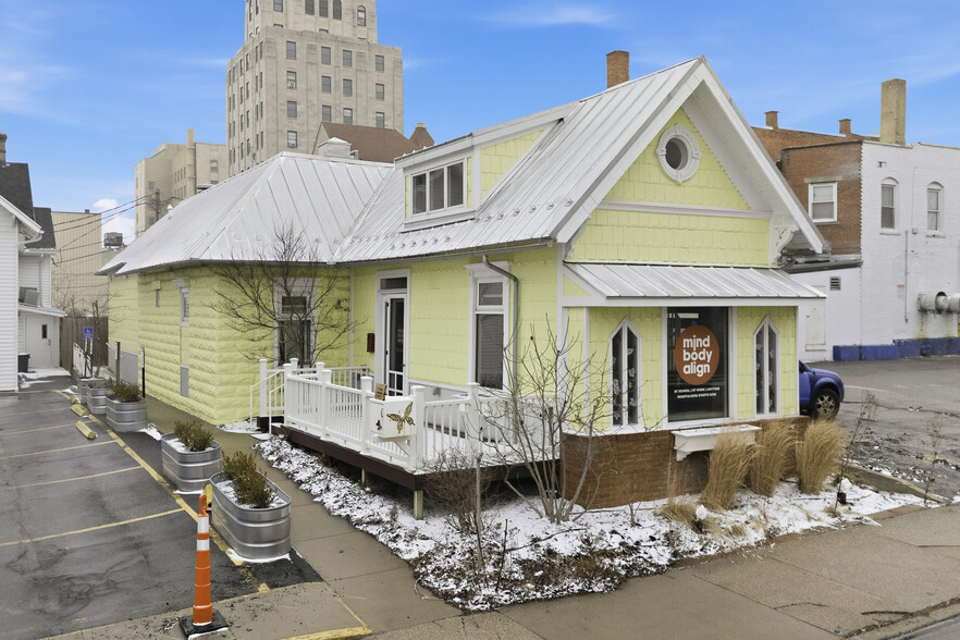 Primary Photo Of 20 N Mulberry St, Mansfield Office For Sale