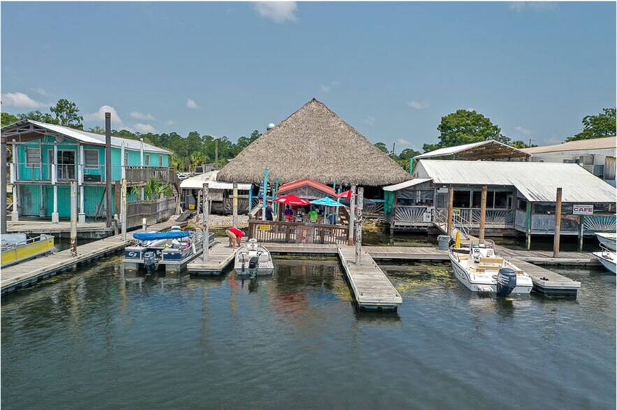 More Photos Of 69 Riverside Dr, Crawfordville Restaurant For Sale