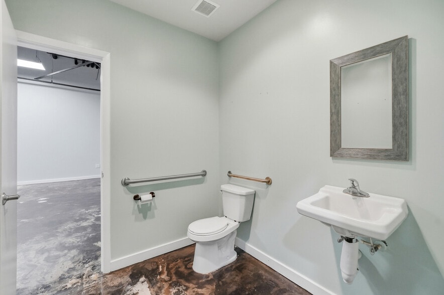 More Photos Of 102 6th Ave N, Jacksonville Unknown For Lease