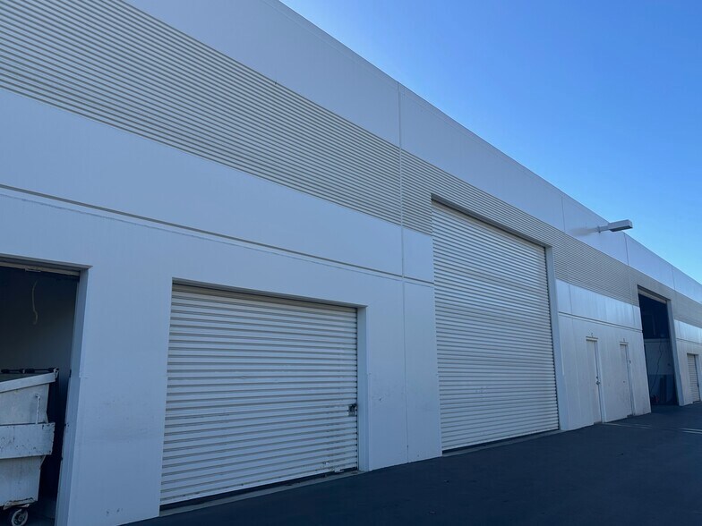 More Photos Of 2221 E Celsius Ave, Oxnard Manufacturing For Lease