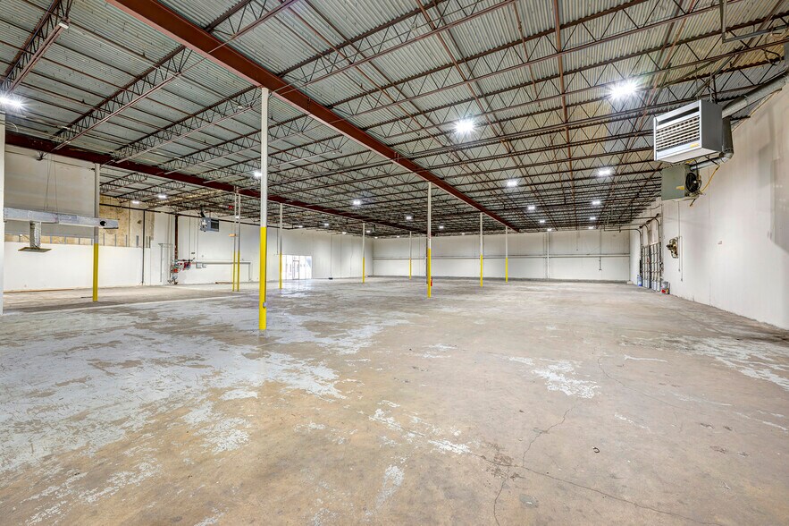 More Photos Of 6855 Wynnwood Ln, Houston Unknown For Lease