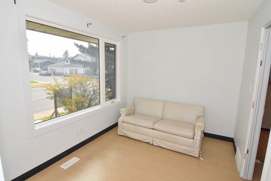 More Photos Of 309 Main St N, Airdrie Office For Sale