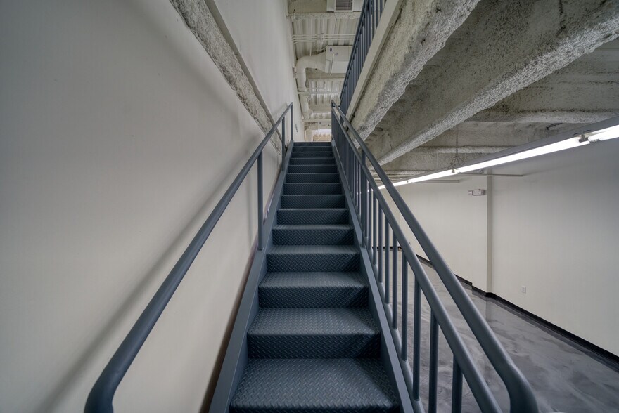 More Photos Of 747 E 10th St, Los Angeles General Retail For Sale