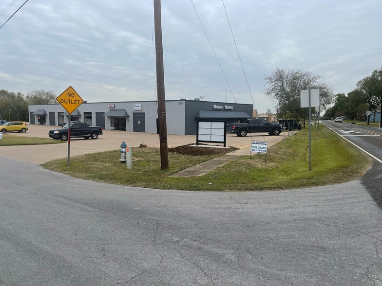 More Photos Of 300 Bryant Ave, Midlothian Light Distribution For Lease