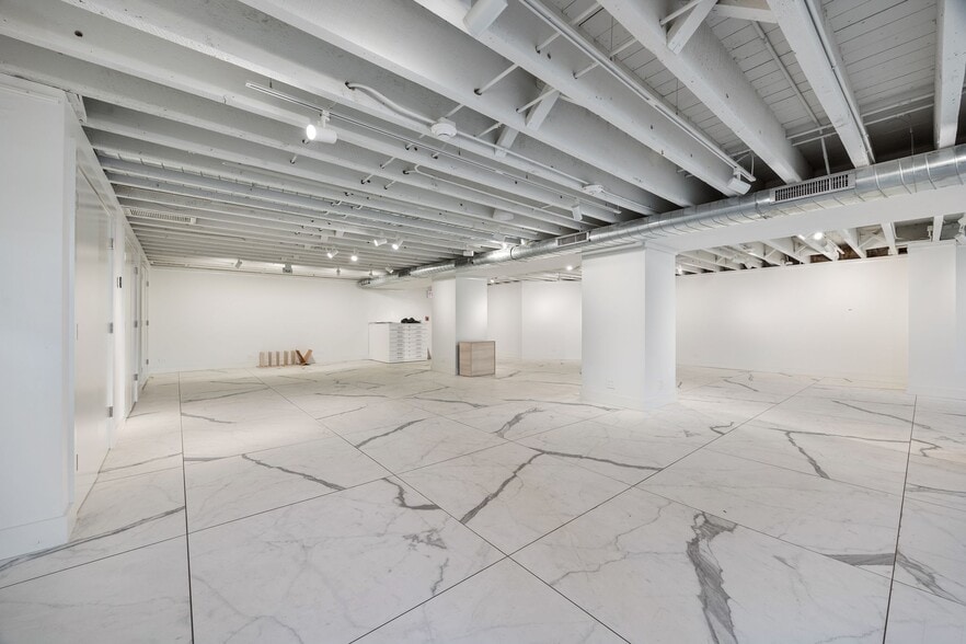 More Photos Of 1910 W North Ave, Chicago Storefront Retail Residential For Sale