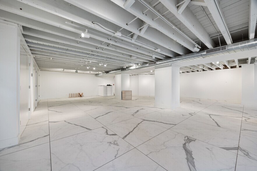 More Photos Of 1910 W North Ave, Chicago Storefront Retail Residential For Lease