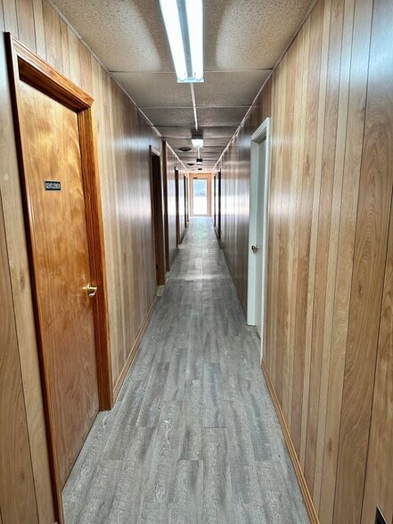 More Photos Of 712 Coulter Dr, New Albany Medical For Sale