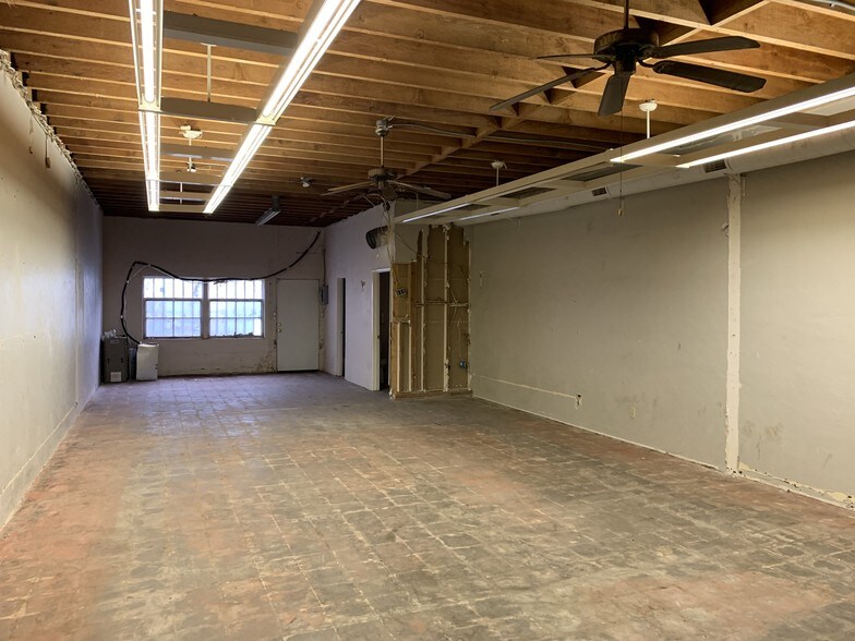 More Photos Of 2205 Logan Ave, San Diego Freestanding For Lease