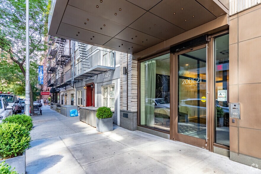 More Photos Of 261 3rd Ave, New York Multifamily For Sale