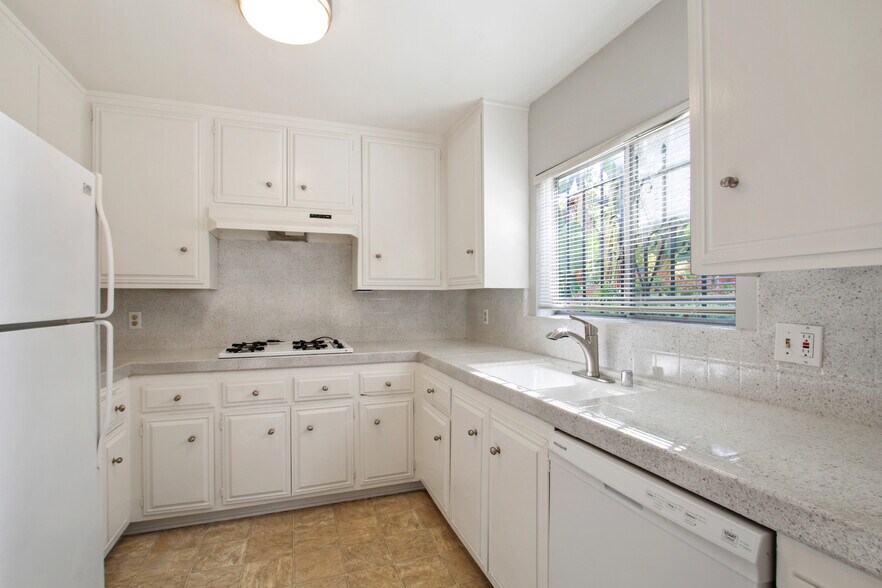 More Photos Of 3735 Mentone Ave, Los Angeles Apartments For Sale