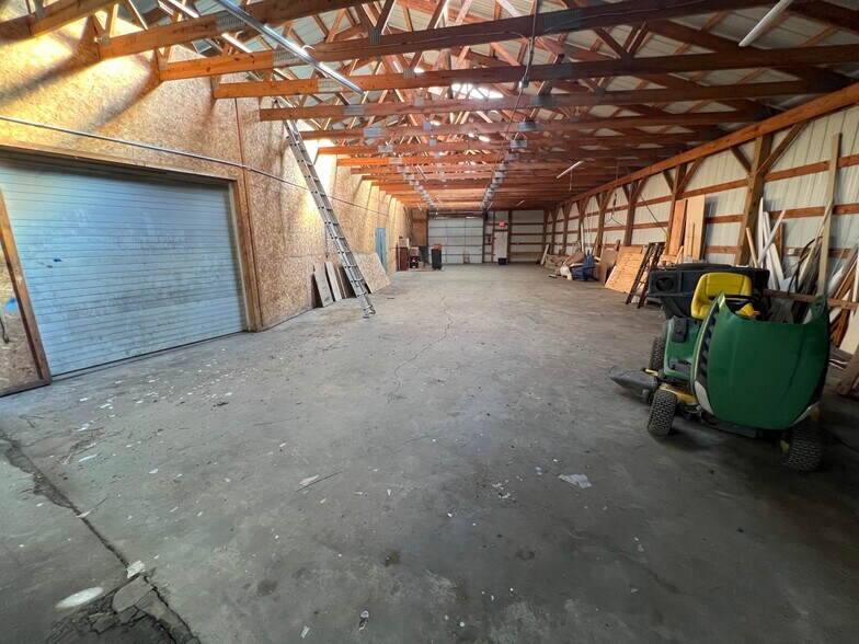 More Photos Of 27 Robinson Rd, Clinton Warehouse For Lease