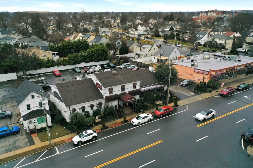 More Photos Of 410 Merrick Rd, Oceanside Restaurant For Sale