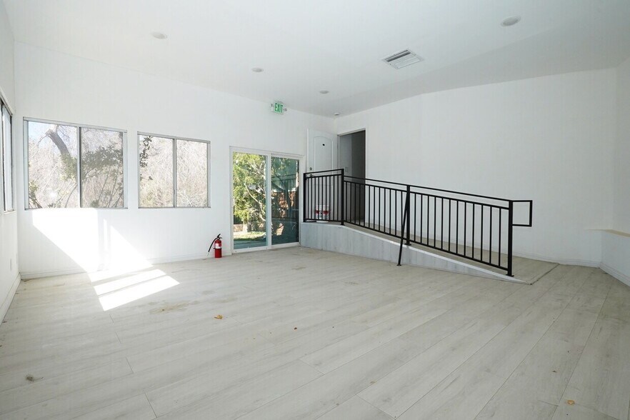 More Photos Of 33716 Hubbard Rd, Acton Flex For Lease