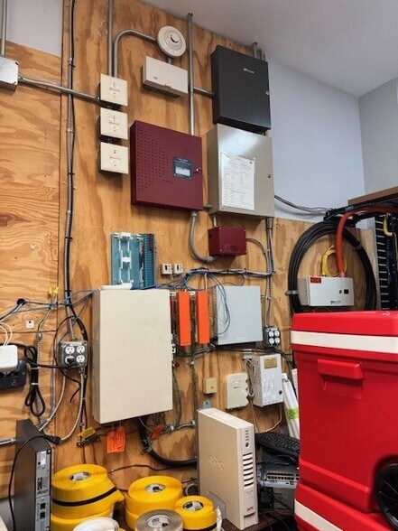 More Photos Of 2304 River Rd, Piedmont Manufacturing For Lease