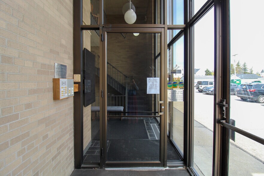 More Photos Of 22190 Garrison St, Dearborn Medical For Lease