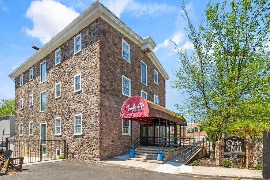 Primary Photo Of 200-204 W Marshall St, Norristown Restaurant For Lease