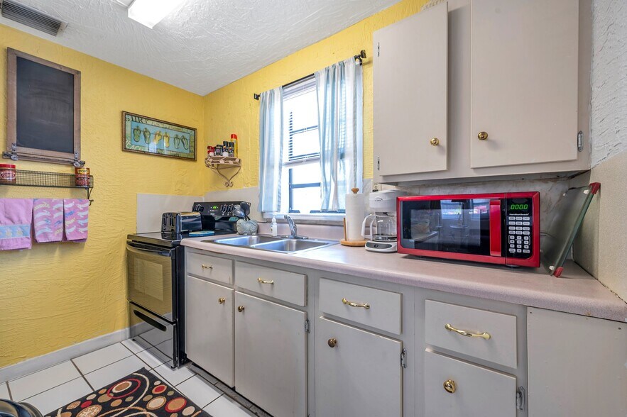 More Photos Of 1803 Gulf Blvd, Indian Rocks Beach Hotel For Sale