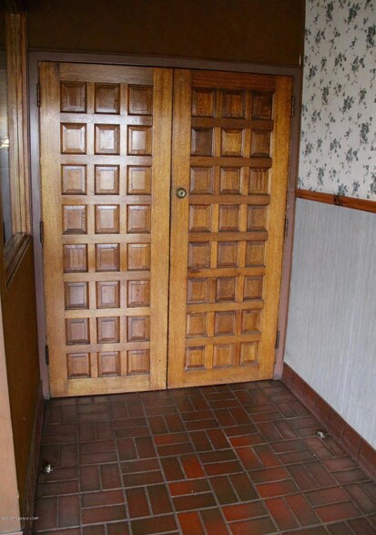 More Photos Of 59 S Wyoming Ave, Edwardsville Freestanding For Lease