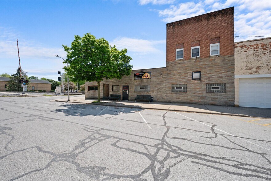 More Photos Of 18625 Main St, Tontogany Flex For Sale
