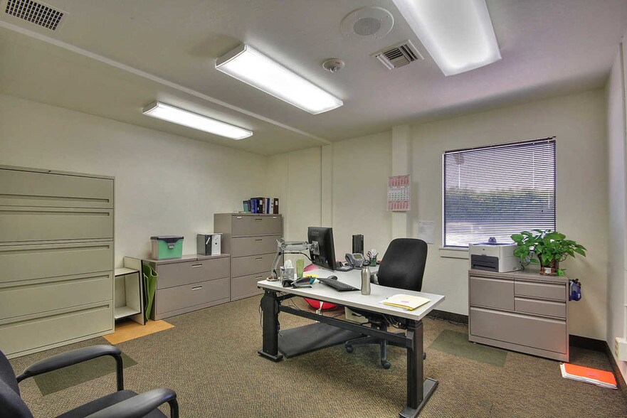 More Photos Of 911-915 Blanco Cir, Salinas Office For Lease