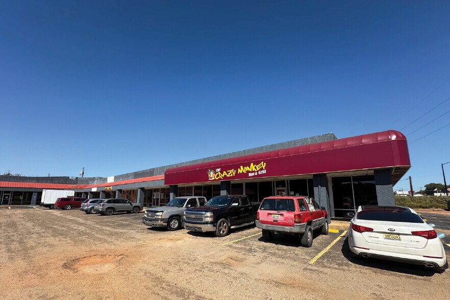 More Photos Of 2855 Ross Clark Cir, Dothan Storefront For Sale