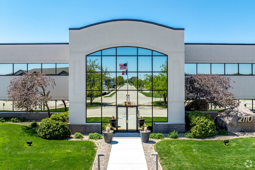 More Photos Of 2110 Fiserv Drive Southwest, Cedar Rapids Office For Sale