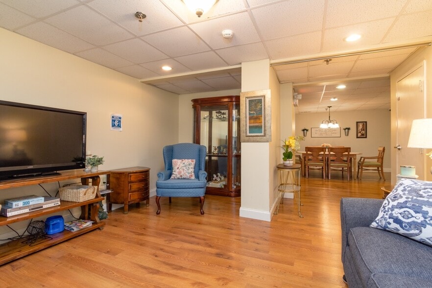 More Photos Of 173 S Lee St, Forsyth Assisted Living For Sale