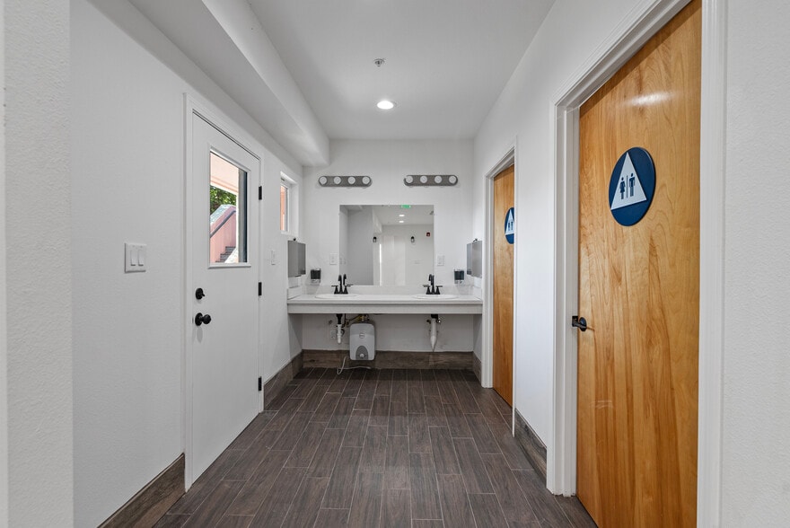 More Photos Of 107 3rd St, San Juan Bautista Storefront Retail Residential For Lease