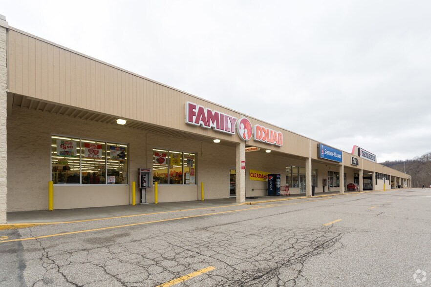 More Photos Of 2-10 Elm Grove Crossing Mall, Wheeling General Retail For Lease