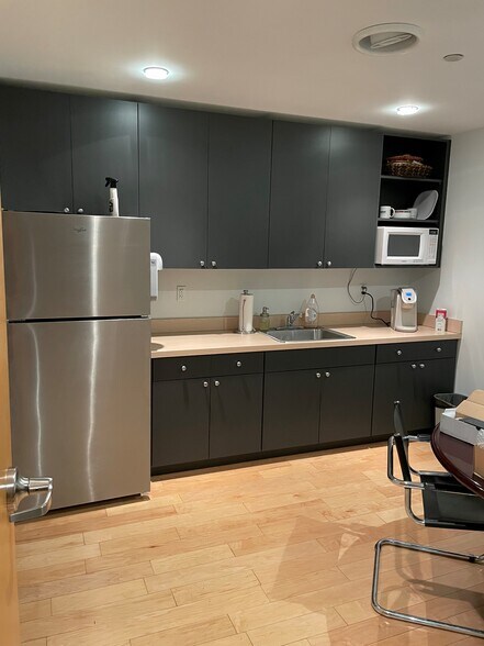 More Photos Of 1361 13th Ave S, Jacksonville Beach Office For Lease