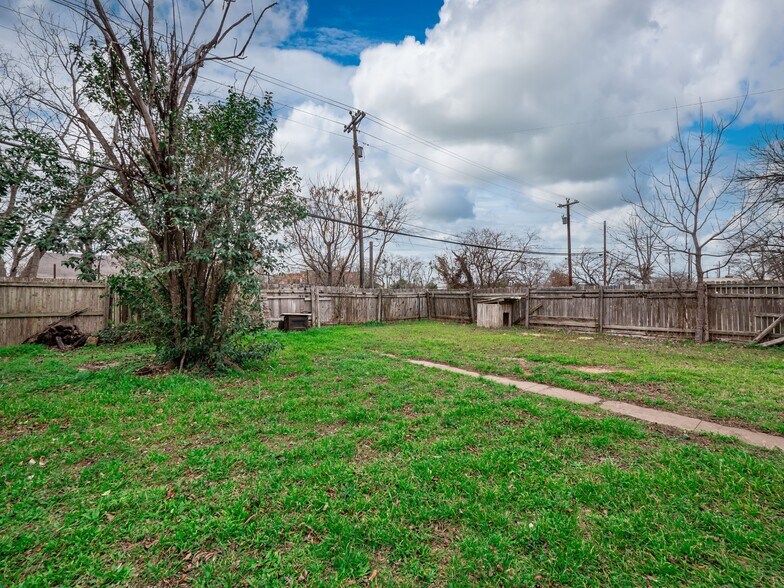 More Photos Of 201 S Highway 183, Leander Flex For Sale