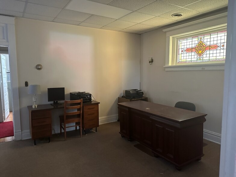 More Photos Of 2111 W Main St, Richmond Office For Lease