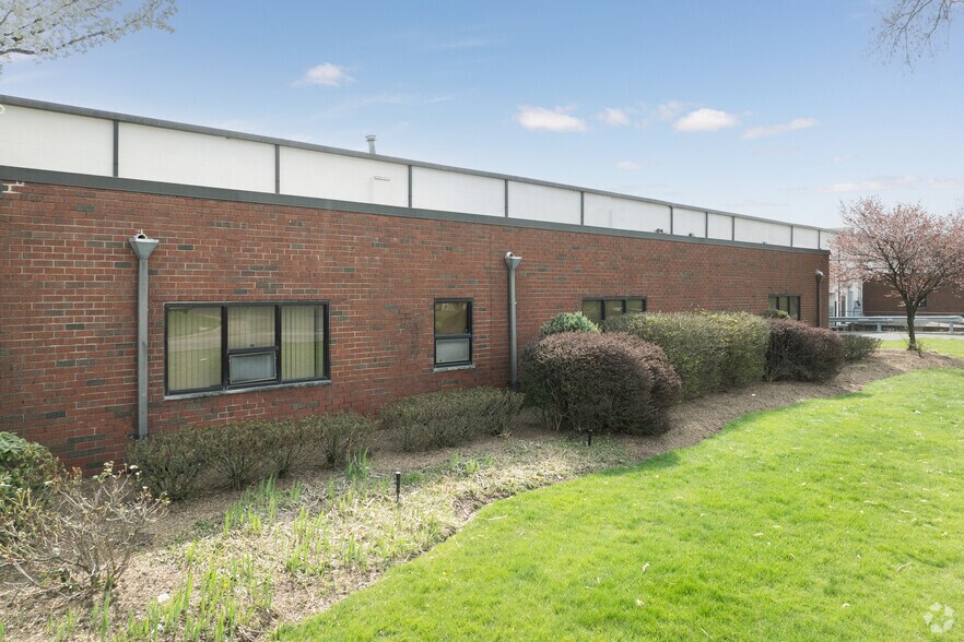 More Photos Of 212-216 Gates Rd, Little Ferry Warehouse For Lease