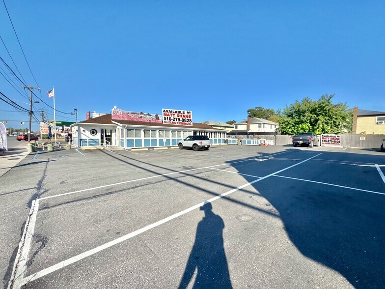 Primary Photo Of 4257 Austin Blvd, Island Park General Retail For Sale