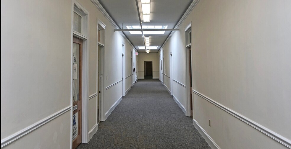 More Photos Of 390-408 Main St, Hyannis General Retail For Lease