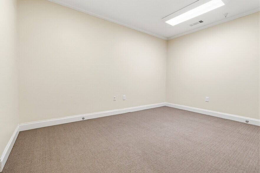 More Photos Of 100-126 Prospect Pl, Alpharetta Office For Sale