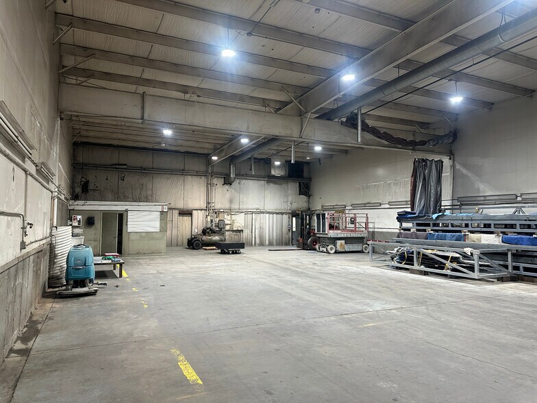 More Photos Of 35-37 Commerce Dr, Carmel Flex For Lease