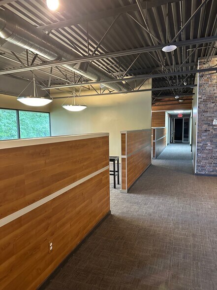 More Photos Of 2700 Auburn Ct, Auburn Hills Warehouse For Lease