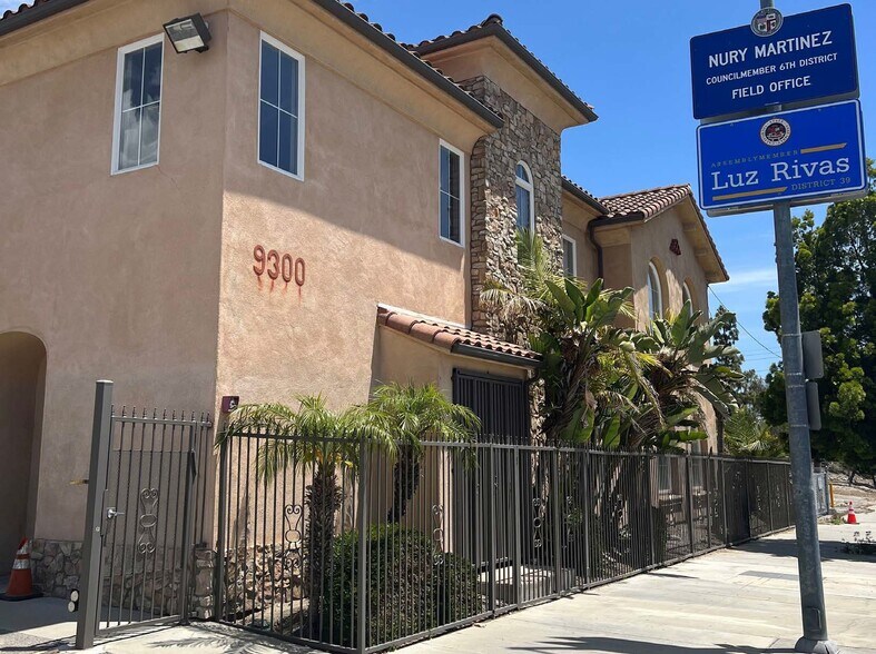 More Photos Of 9300 Laurel Canyon Blvd, Pacoima Office For Sale