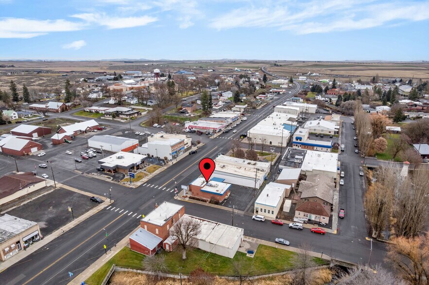 More Photos Of 639 Morgan St, Davenport Bank For Lease