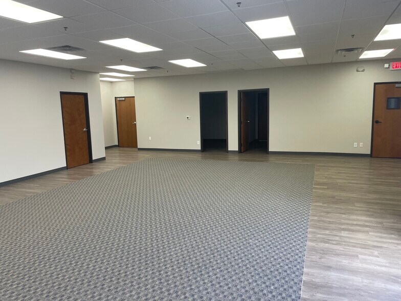 More Photos Of 3605-3665 La Reunion Pky, Dallas Distribution For Lease