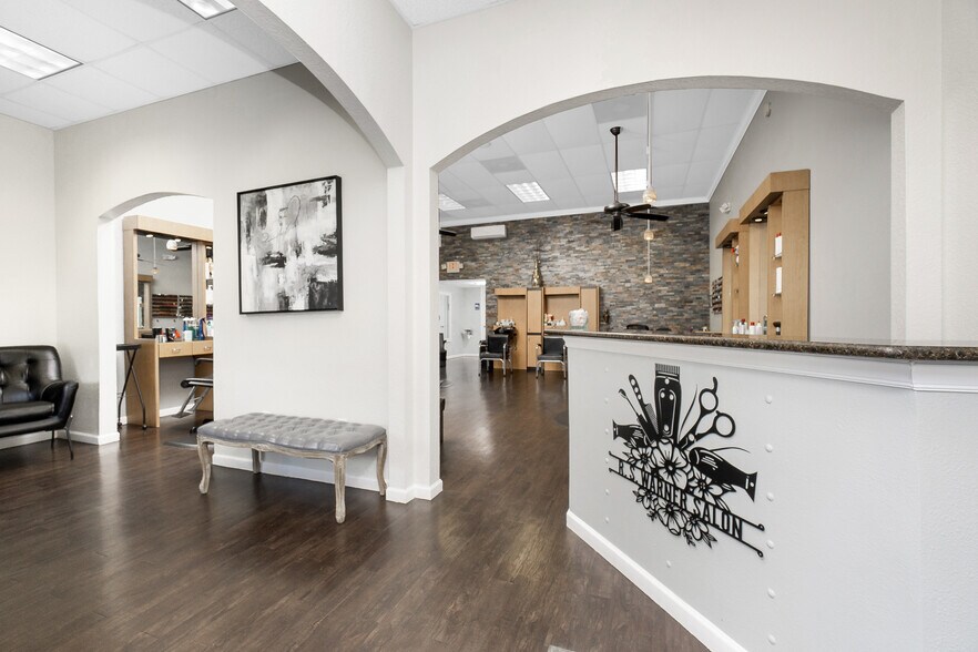 More Photos Of 20020 Veterans Blvd, Port Charlotte Office For Lease