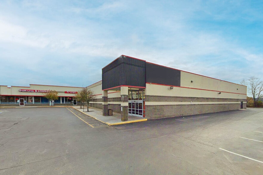 Primary Photo Of 1087-1103 Old Country Rd, Riverhead Unknown For Lease