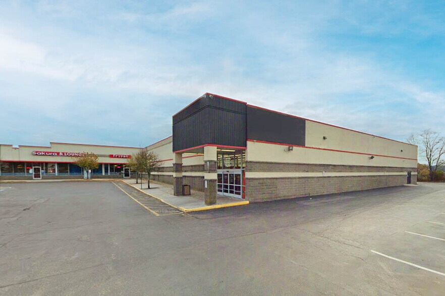 Primary Photo Of 1087-1103 Old Country Rd, Riverhead Unknown For Lease