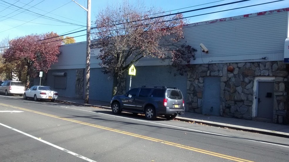 More Photos Of 1500-1540 New York Ave, Huntington Station Office For Sale