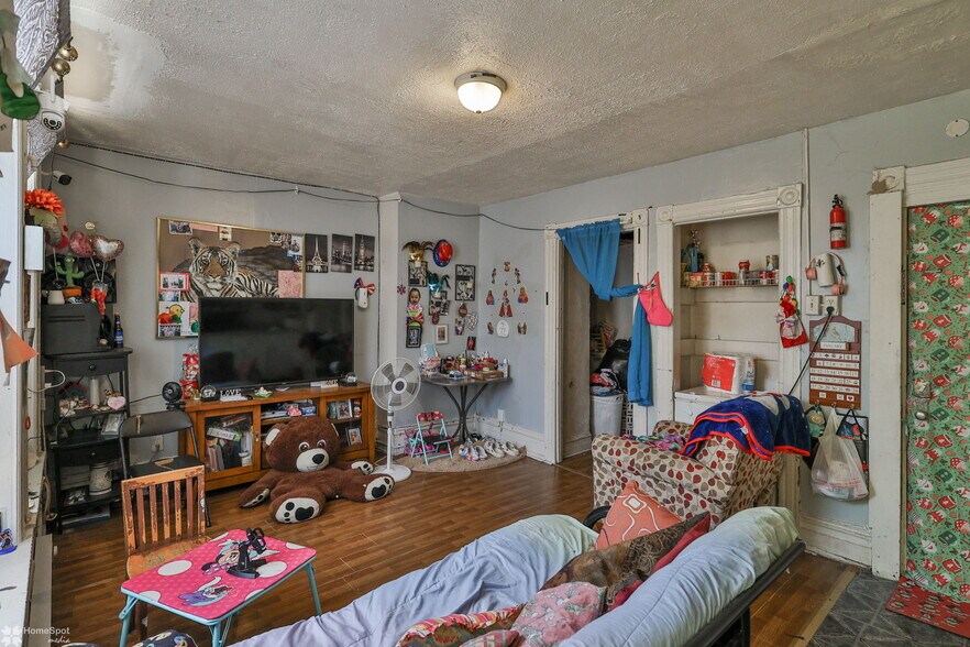 More Photos Of 424 N 6th St, Allentown Multifamily For Sale