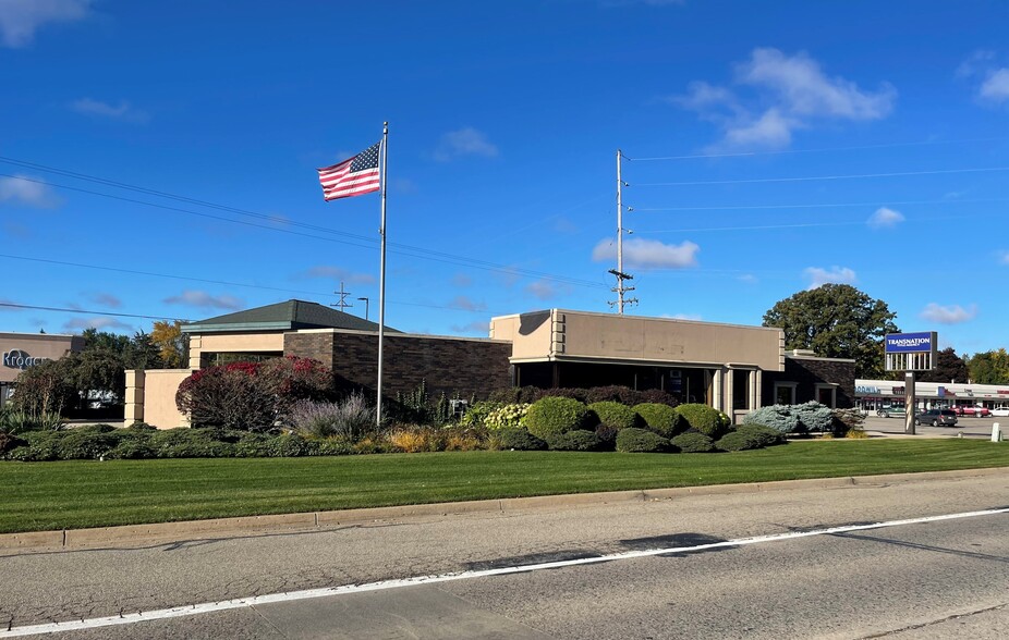 Primary Photo Of 902 S Old Us 27, Saint Johns Freestanding For Lease