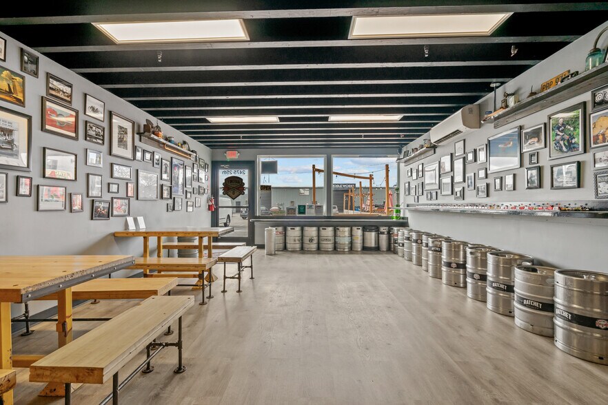 More Photos Of 2425 25th St SE, Salem General Retail For Sale